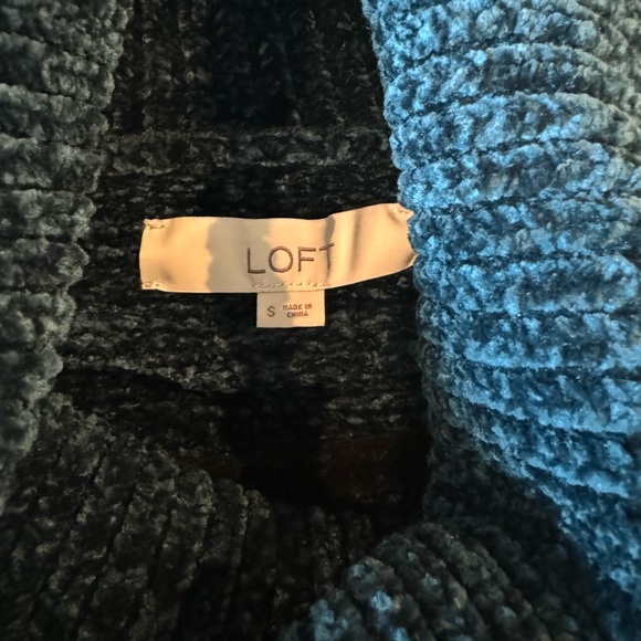 Like new super soft deep green sweater - Picture 3 of 3